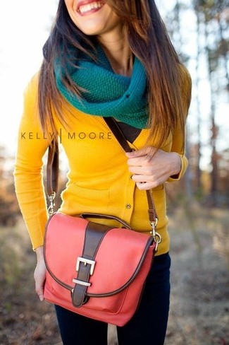 С чем носить горчичный кардиган женщине