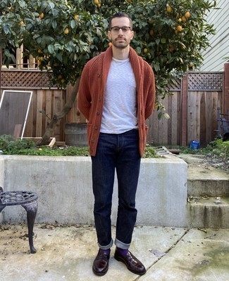 С чем носить горчичный кардиган мужчине