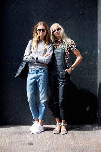 С чем носить горчичную футболку с круглым вырезом женщине