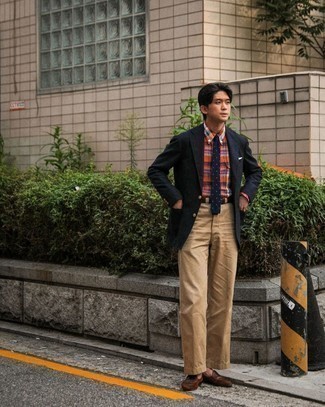 С чем носить горчичную классическую рубашку мужчине