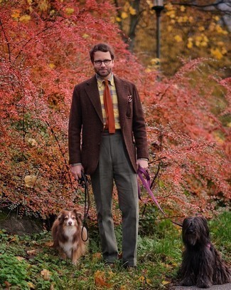 С чем носить горчичную классическую рубашку мужчине