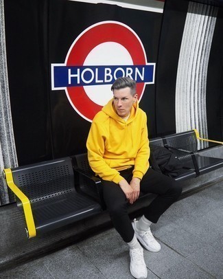 С чем носить горчичный худи мужчине