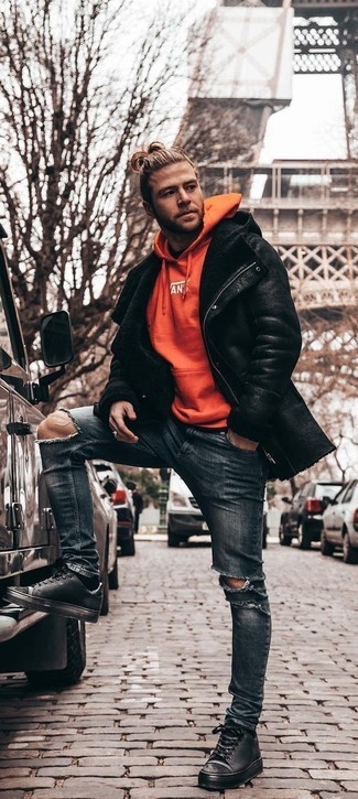 Какие короткие дубленки носить с горчичным худи мужчине