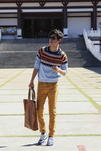 С чем носить горчичные джинсы мужчине