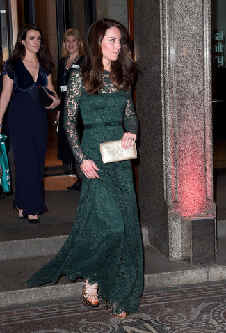 С чем носить горчичные кожаные босоножки на каблуке