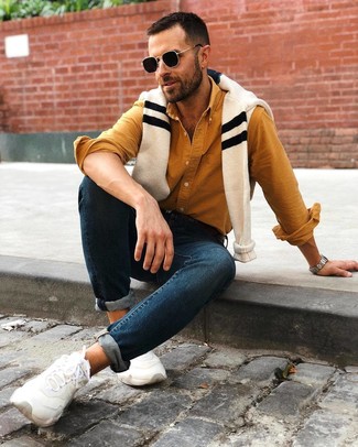 С чем носить горчичную рубашку с длинным рукавом мужчине