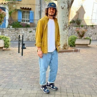 С чем носить горчичную рубашку с длинным рукавом мужчине