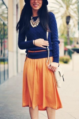С чем носить горчичную юбку-миди