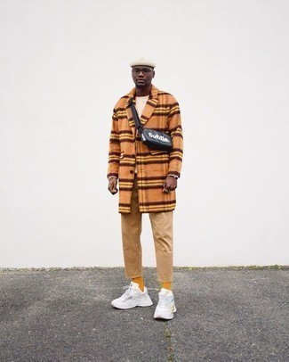 С чем носить горчичное длинное пальто