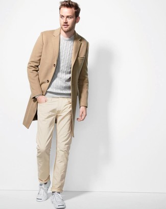 С чем носить горчичные брюки мужчине