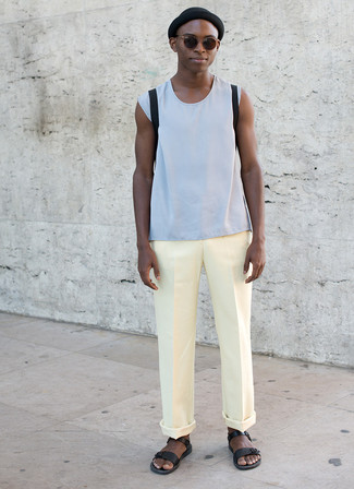 С чем носить горчичные брюки мужчине