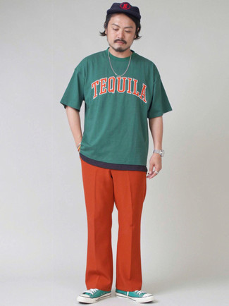 С чем носить горчичные брюки мужчине