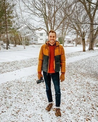 С чем носить горчичную куртку-пуховик мужчине