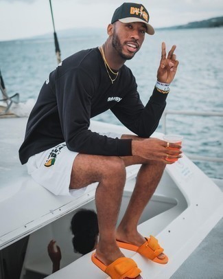 С чем носить горчичные сандалии мужчине