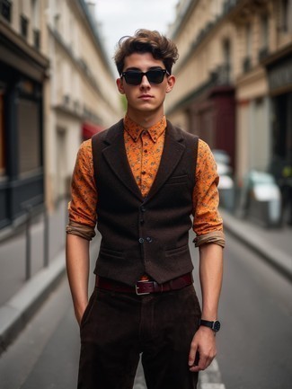 С чем носить горчичную рубашку мужчине