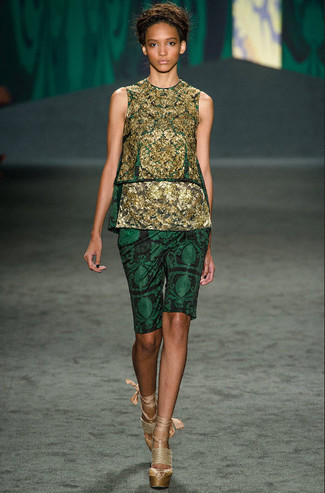 С чем носить горчичный топ без рукавов