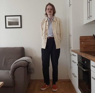 С чем носить горчичные слипоны мужчине