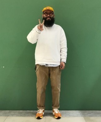 С чем носить горчичные кеды мужчине