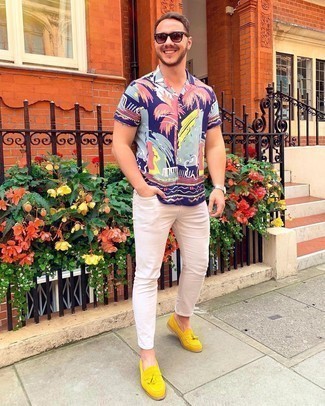 С чем носить горчичные замшевые лоферы мужчине