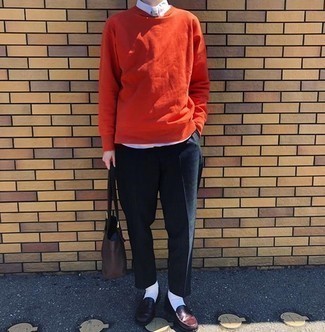 Какие брюки чинос носить с горчичным свитшотем