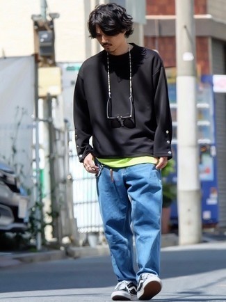 С чем носить горчичную майку мужчине