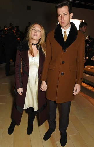 С чем носить горчичный галстук мужчине