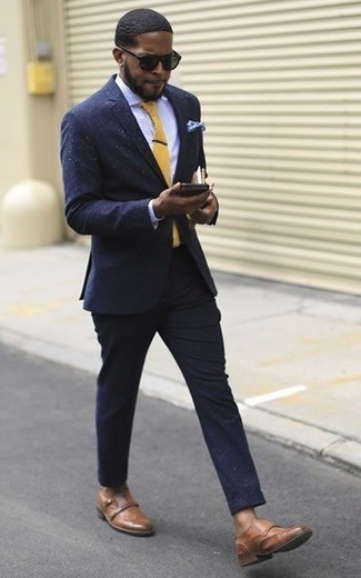 С чем носить горчичный галстук мужчине