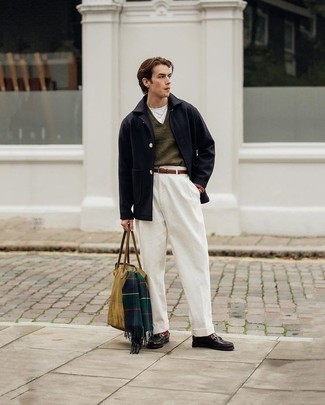 С чем носить горчичную большую сумку мужчине