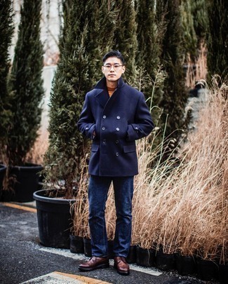 Какие джинсы носить с горчичной водолазкой мужчине