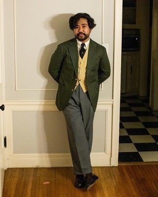 С чем носить горчичный жилет