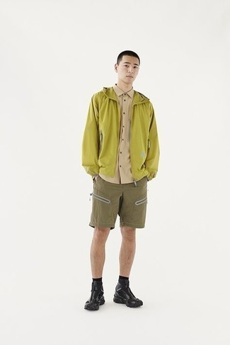 Какие кроссовки носить с горчичной ветровкой мужчине