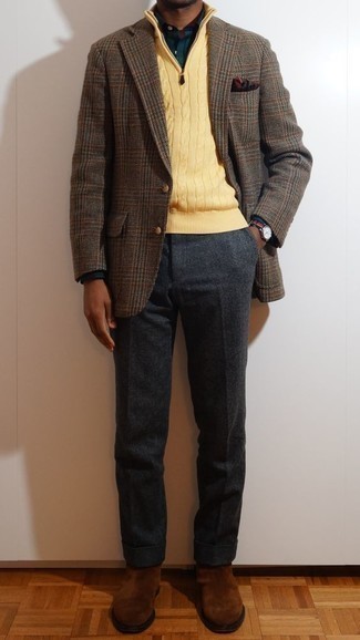 С чем носить горчичный свитер с воротником на молнии мужчине