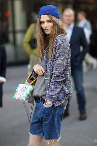 С чем носить темно-сине-зеленую бейсболку женщине