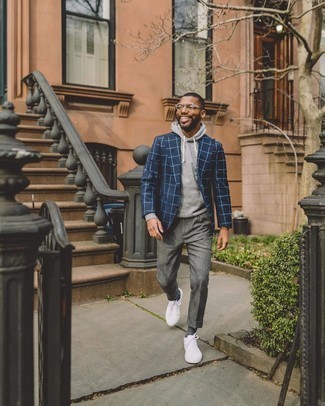 С чем носить темно-сине-зеленый пиджак в клетку мужчине