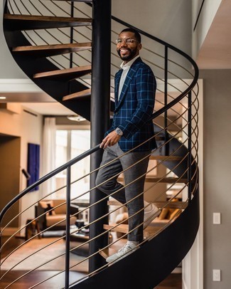 С чем носить темно-сине-зеленый пиджак в клетку мужчине