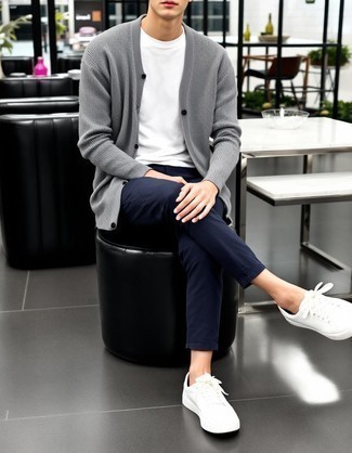 С чем носить темно-сине-зеленые брюки чинос