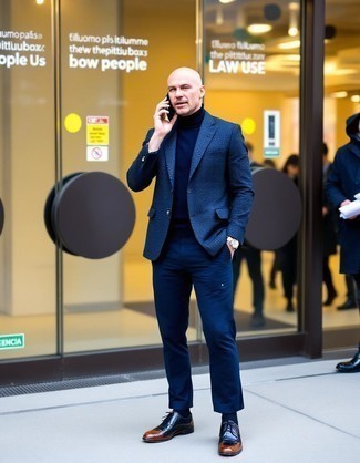 С чем носить темно-сине-зеленые брюки чинос