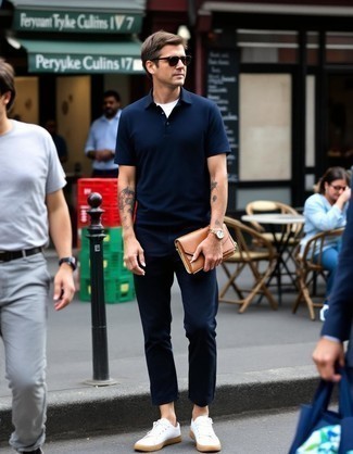 С чем носить темно-сине-зеленые брюки чинос