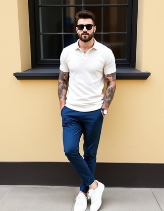 С чем носить темно-сине-зеленые брюки чинос