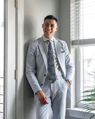 С чем носить темно-сине-зеленый галстук с "огурцами" мужчине