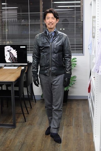 С чем носить темно-сине-зеленый галстук с "огурцами" мужчине