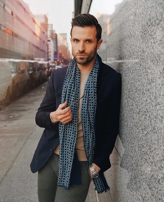 С чем носить темно-сине-зеленый шарф с принтом мужчине