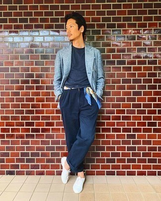 С чем носить темно-сине-зеленый шарф с принтом мужчине