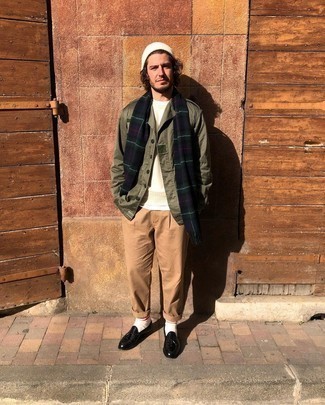 С чем носить темно-сине-зеленый шарф мужчине