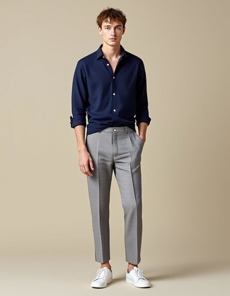 С чем носить темно-сине-зеленую рубашку мужчине