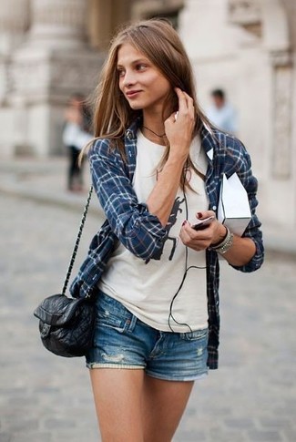 С чем носить темно-сине-зеленую рубашку женщине