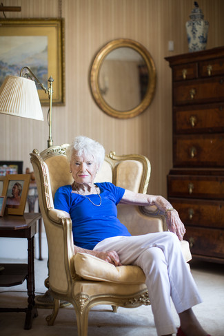 С чем носить темно-сине-зеленую блузу с коротким рукавом