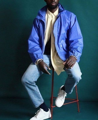 С чем носить темно-сине-зеленую ветровку мужчине