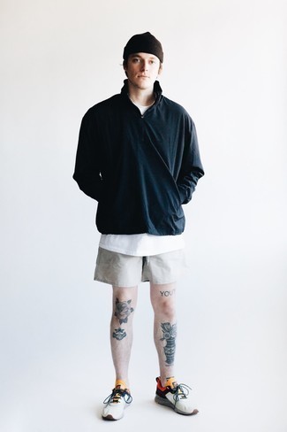 С чем носить темно-сине-зеленую ветровку мужчине