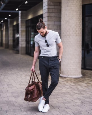 С чем носить темно-сине-зеленые шерстяные брюки чинос